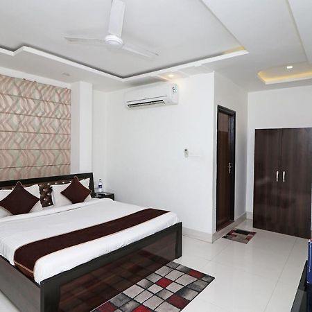 โอโย 8837 โฮเต็ล สุริยา แกแล็กซี Hotel กานปูร์ ภายนอก รูปภาพ