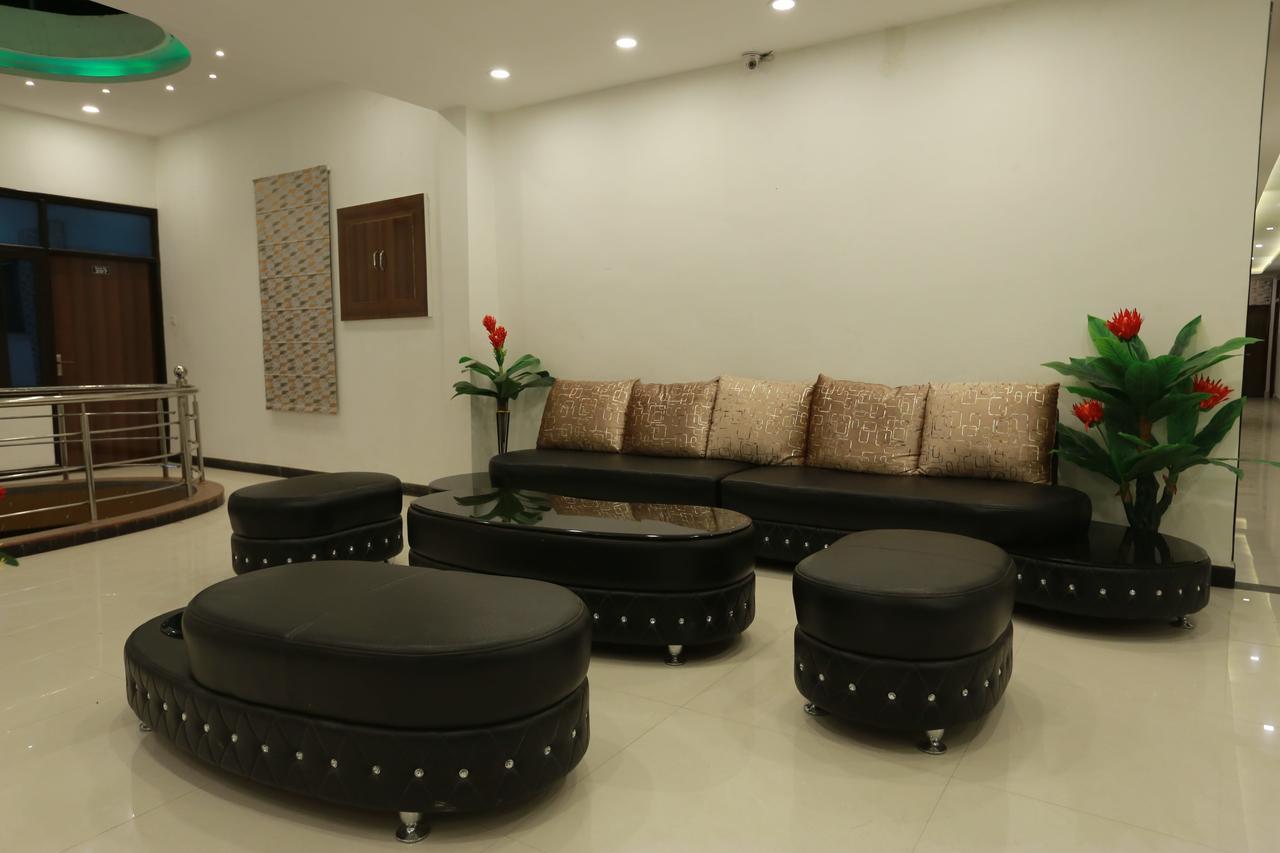 โอโย 8837 โฮเต็ล สุริยา แกแล็กซี Hotel กานปูร์ ภายนอก รูปภาพ