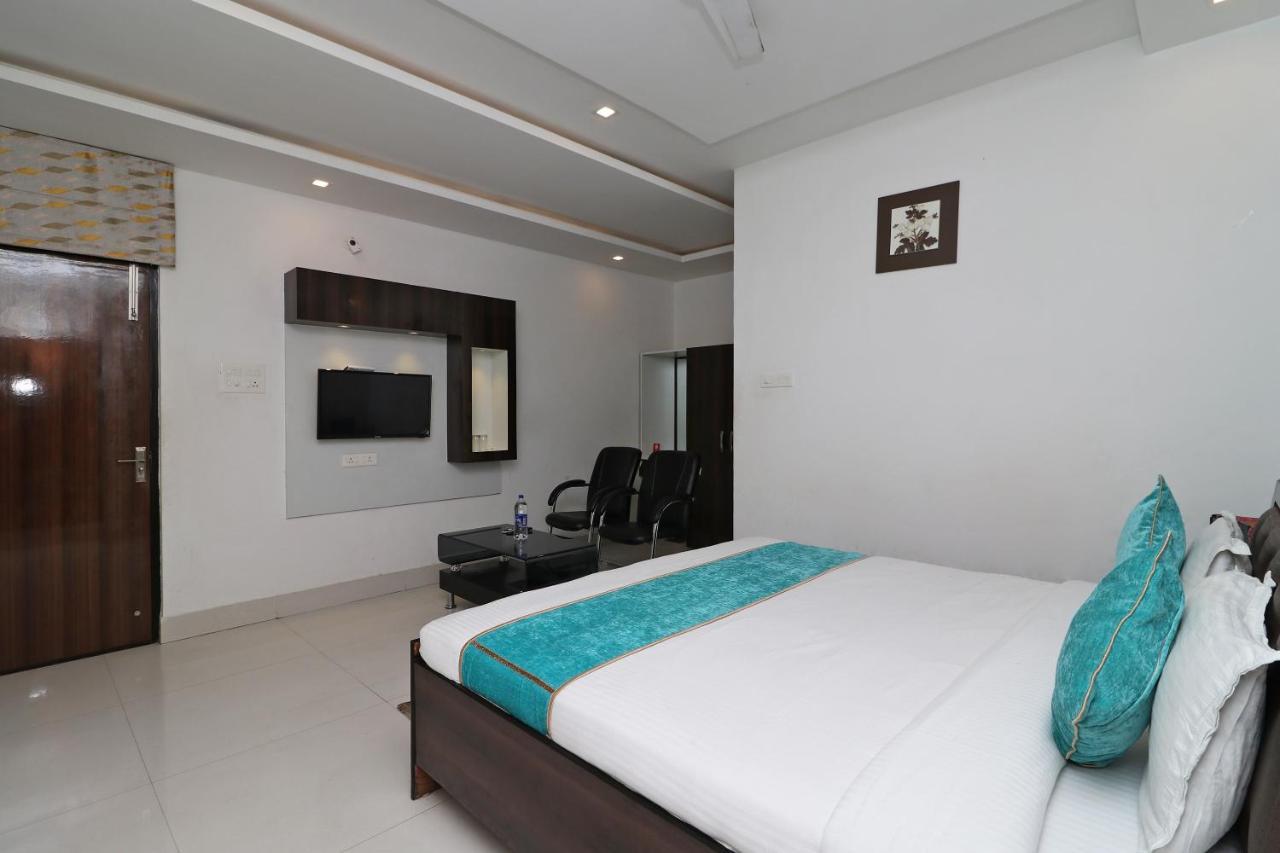 โอโย 8837 โฮเต็ล สุริยา แกแล็กซี Hotel กานปูร์ ภายนอก รูปภาพ
