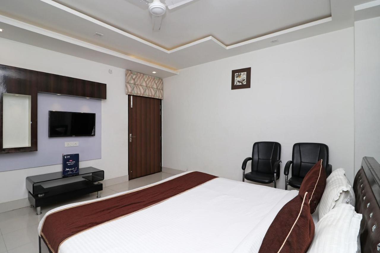 โอโย 8837 โฮเต็ล สุริยา แกแล็กซี Hotel กานปูร์ ภายนอก รูปภาพ