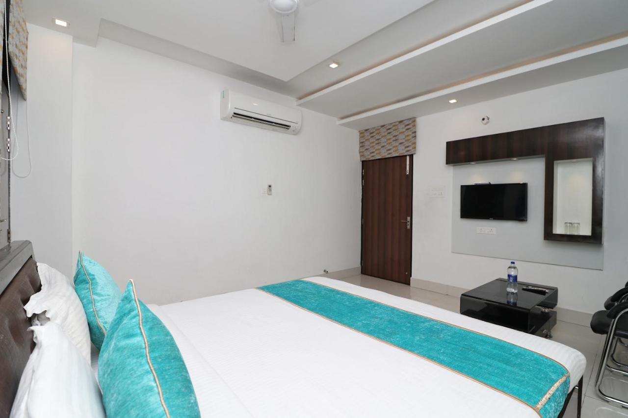 โอโย 8837 โฮเต็ล สุริยา แกแล็กซี Hotel กานปูร์ ภายนอก รูปภาพ